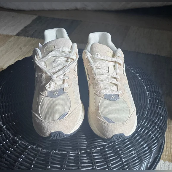 New Balance Cream 2002R Men's Shoes - Picture 7 of 9